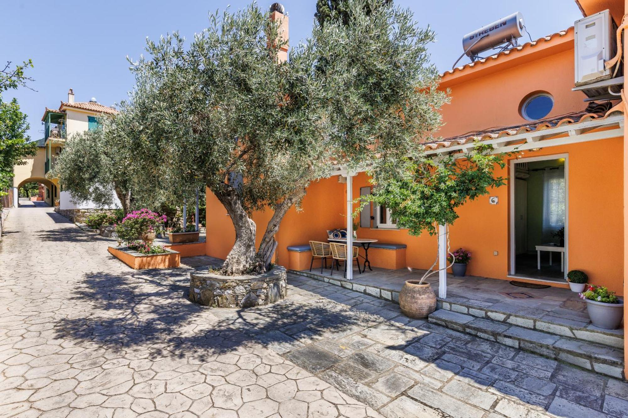 Aretousa Studios & Apartments Skopelos Town Exterior photo